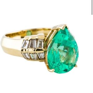 14K yellow gold emerald ring